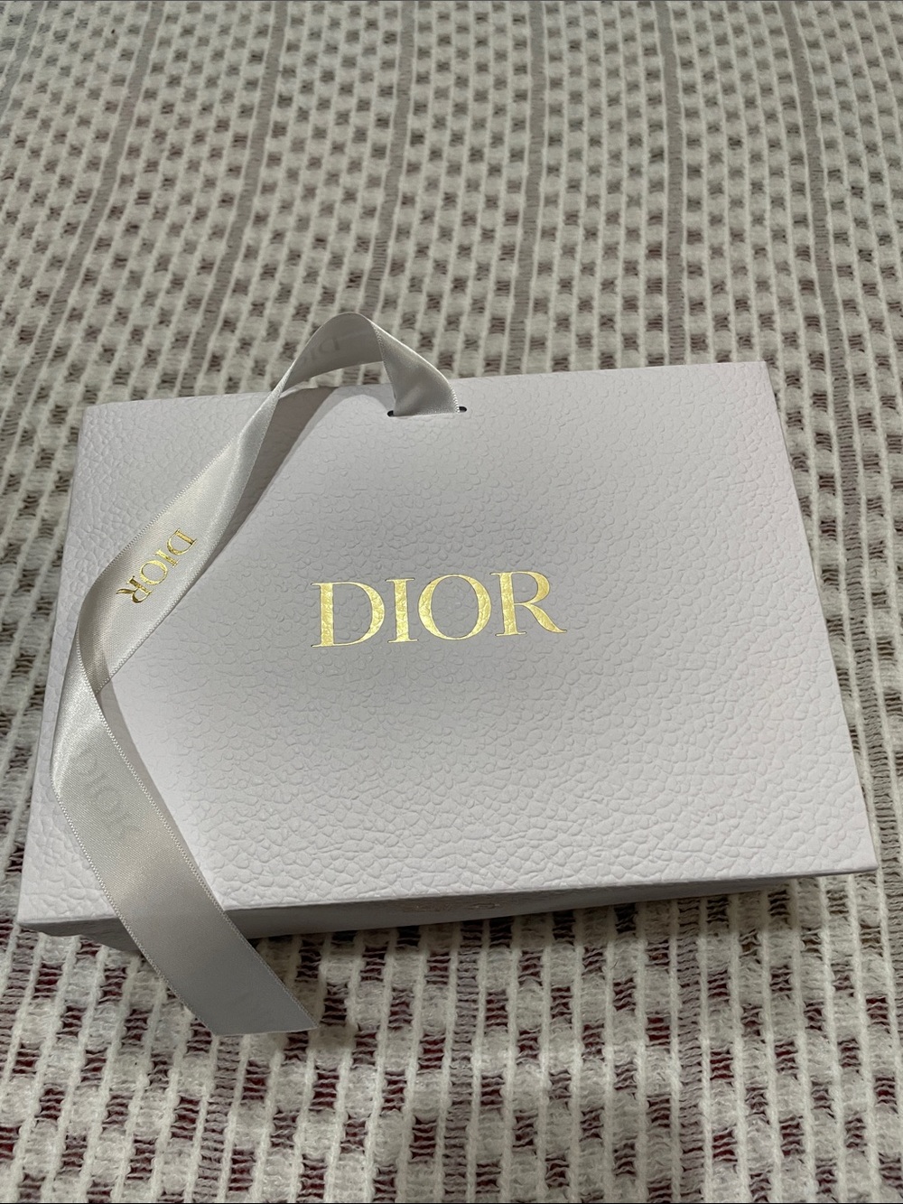 Dior Gold Star Charm Ornament with Gift Bag & Card NWOT - Picture 8 of 10